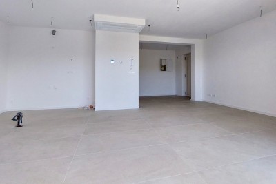 Poreč-Parenzo - nuovo appartamento di 74 m2 al piano terra con giardino 4