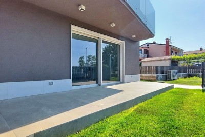 Poreč-Parenzo - nuovo appartamento di 74 m2 al piano terra con giardino 3