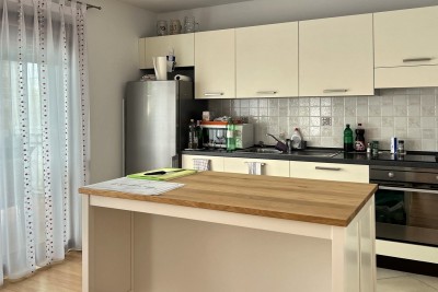 PRILIKA - Poreč, samostojeća kuća površine 160 m2 s bazenom 2