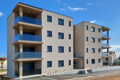 Istra, Poreč, novi stan površine 67 m2 s pogledom na more, LIFT, 2 parkinga (1 KL) 2