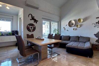 Funtana, möblierte zweistöckige Wohnung von 76 m2 1
