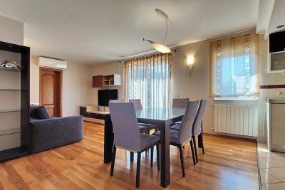 Istra, namješteni stan u Poreču površine 77 m2 s vrtom 60 m2, 1 km od mora/plaže 1