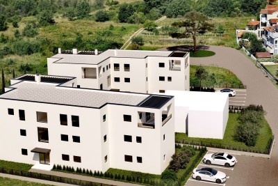Poreč-Parenzo, appartamento in costruzione di 95 m2 con giardino privato di 115 m2, a circa 800 m dal mare (in linea d'aria) 1