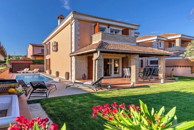 Istra, Poreč, dvojna kuća površine 152 m2 s bazenom 1