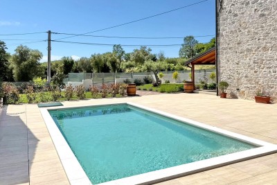 Istra, Poreč-okolica, renovirana kamena kuća od 128 m2 s bazenom 2