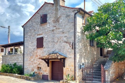 Poreč - iznajmljuje se kamena kuća površine 83 m2 1