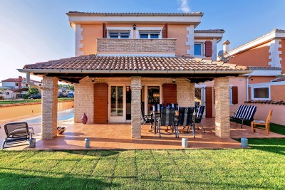 Istra, Poreč, dvojna kuća površine 152 m2 s bazenom 2