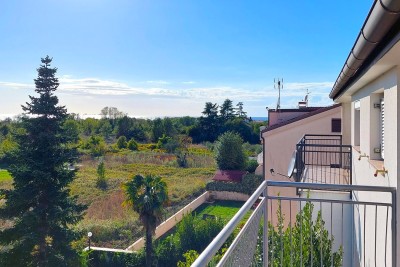 Renovated apartment in Poreč of 88 m2 with sea view, approx. 800 m from the sea (airline) 2