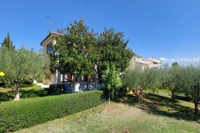 Istra, Poreč, samostojeća kuća s 2 stana i velikom okućnicom u okolici Poreča 4