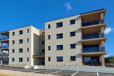 Poreč, neue Wohnung von 67 m² mit privatem Garten von 180 m², 2 Parkplätze und Keller 2