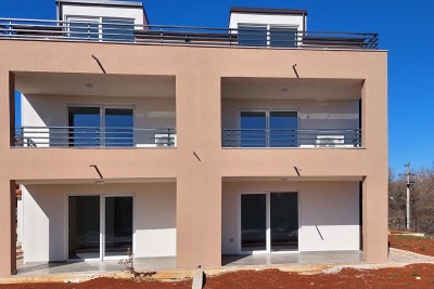 Istra, Poreč - okolica, novi stan površine 66 m2, 2 terase 3