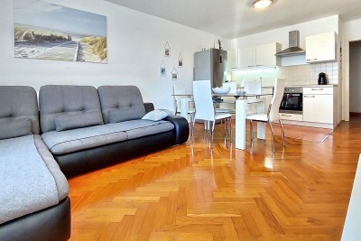 Möblierte Wohnung in Poreč, Fläche 49 m2, Meerblick, ca. 1 km vom Meer/Strand entfernt 1
