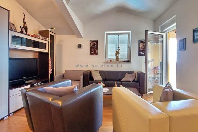 Poreč - iznajmljuje se stan površine 71 m2 s pogledom na more i zajedničkim bazenom 3