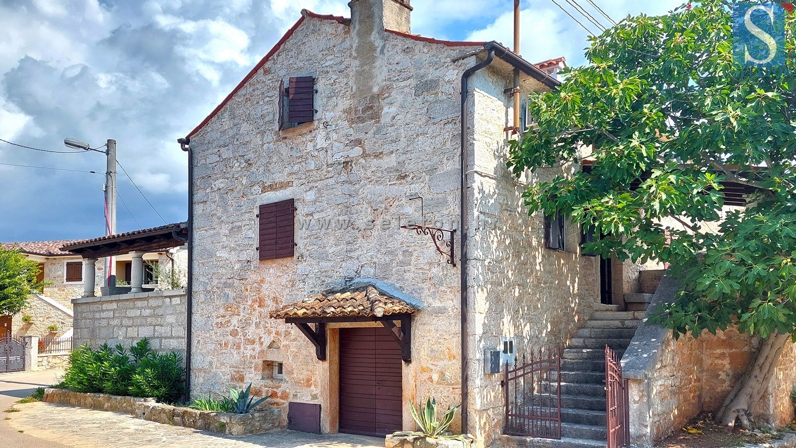 Poreč - iznajmljuje se kamena kuća površine 83 m2
