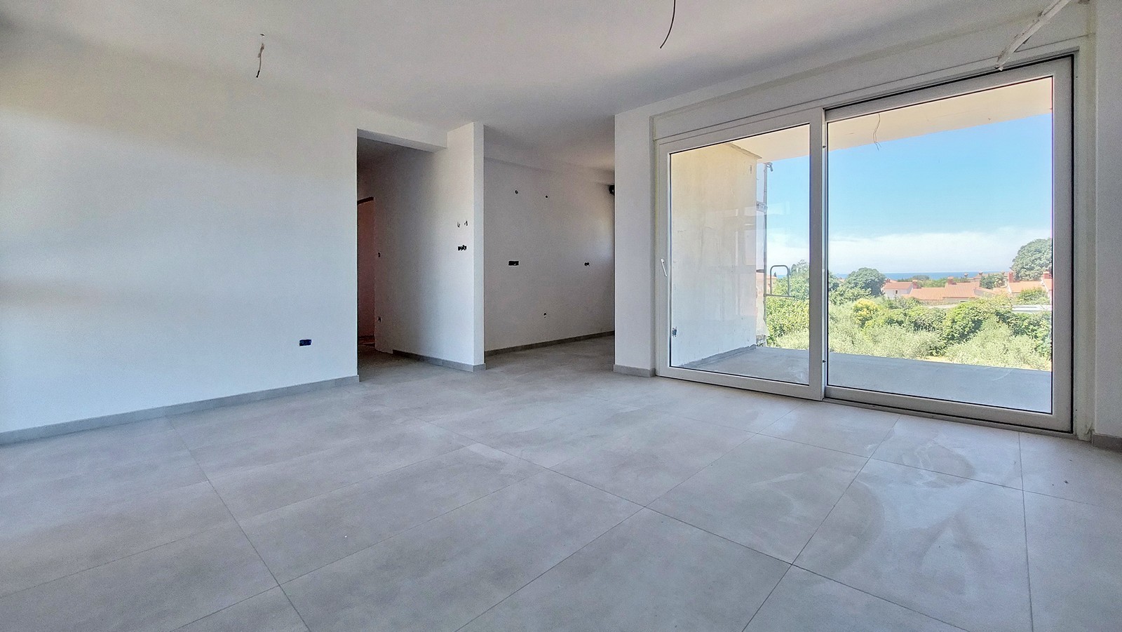Novi stan površine 67 m2 s pogledom na more, LIFT, 2 parkinga (2 KL)