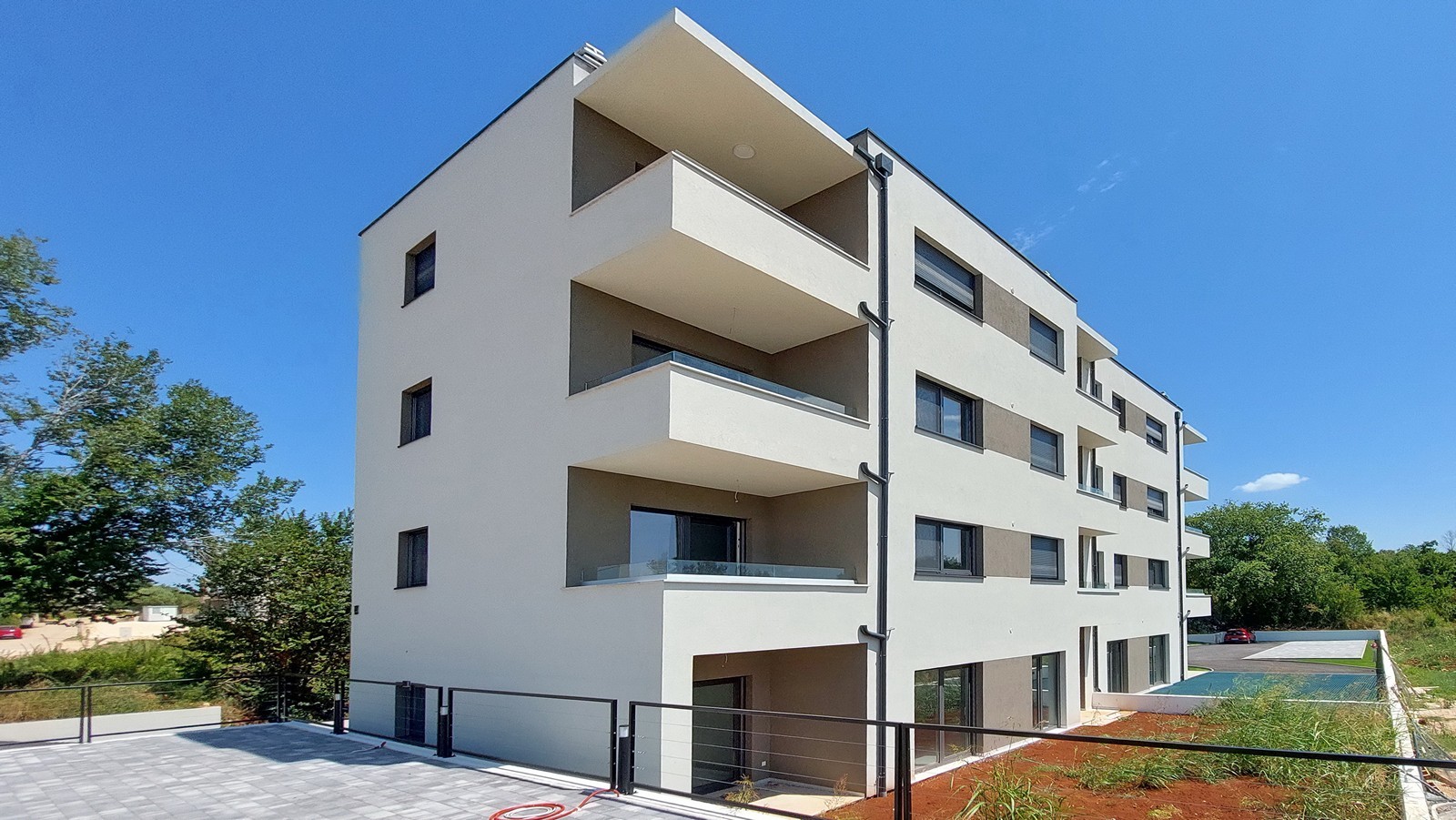Poreč - novi stan od 66 m2, 2. kat, 2 parkinga, pogled na more, LIFT