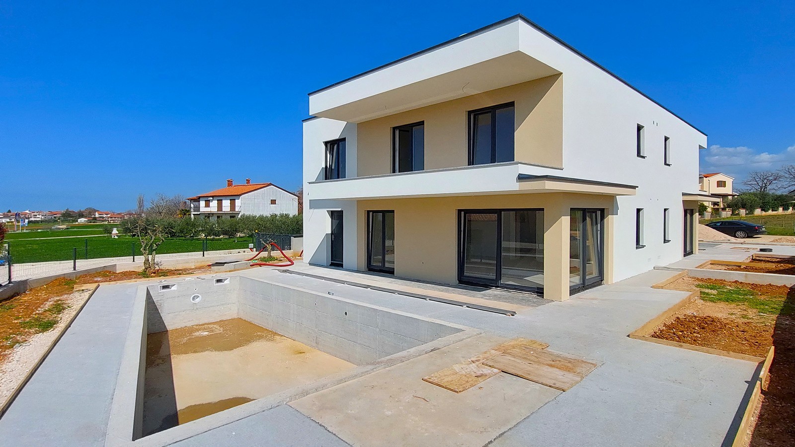 New semi-detached house with swimming pool in Poreč