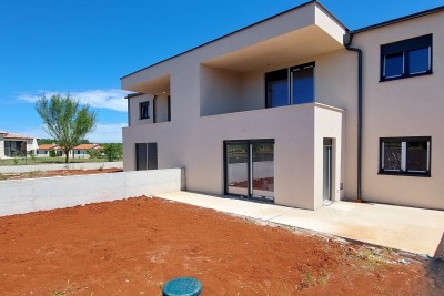 Poreč – Umgebung, neue Wohnung von 79 m2 mit private Garten von 75 m2, 2 Parkplätze 3