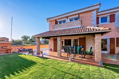 Istra, Poreč, dvojna kuća površine 152 m2 s bazenom 3