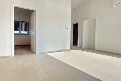 Poreč - okolica, novi stan od 68 m2, 3 spavaće, 2 parkinga 4