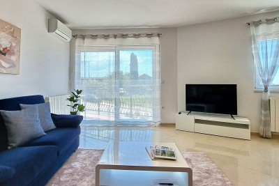 Poreč - 102 m2 große Wohnung zu vermieten mit Meerblick und Zentralheizung 2