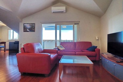 Poreč - prodaje se stan od 127 m2 s pogledom na more, 500 m od mora 5