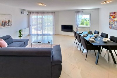 Poreč - 99 m2 apartment for rent with sea view and central heating 5