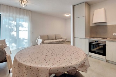 Poreč - okolica, kompletno renovirani stan od 52 m2 1