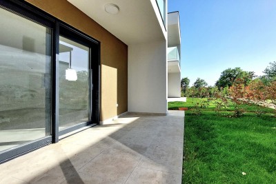 Novi stan u Poreču površine 70 m2 s vrtom 3