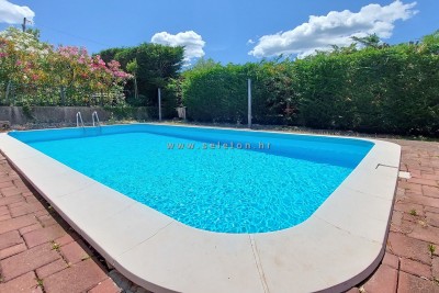 Poreč - iznajmljuje se stan površine 71 m2 s pogledom na more i zajedničkim bazenom 2