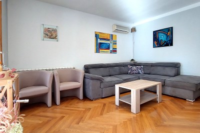 Furnished apartment of 116 m2 in the vicinity of Poreč, central heating, garden 74 m2, 2 parking spaces 2