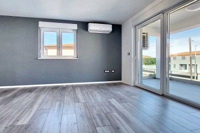 Poreč, novi stan površine 65 m2 u okolici grada 1