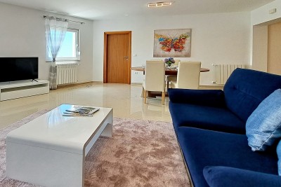 Poreč - 102 m2 große Wohnung zu vermieten mit Meerblick und Zentralheizung 4