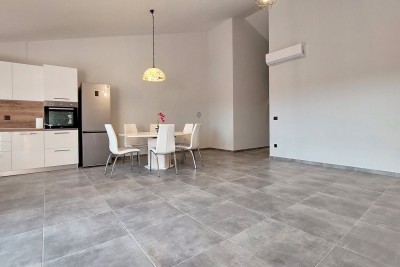 Poreč - iznajmljuje se kompletno renovirani stan površine 88 m2 s pogledom na more 4