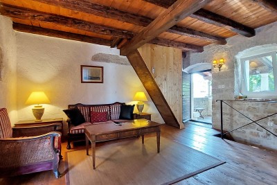 Poreč - iznajmljuje se kamena kuća površine 83 m2 5