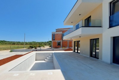 New semi-detached house with swimming pool in Poreč 5