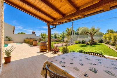 Istra, Poreč-okolica, renovirana kamena kuća od 128 m2 s bazenom 3