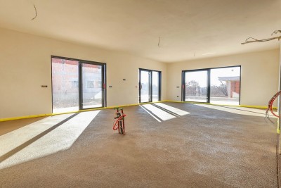 Istrien, modernes Einfamilienhaus von 243 m2 mit einem 36 m2 großen Pool in der Nähe von Poreč – im Bau 2