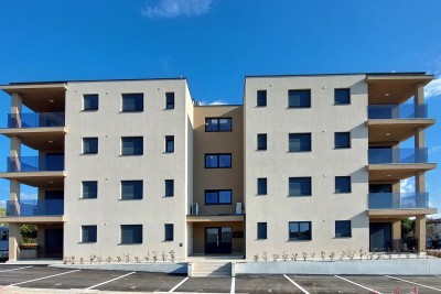 Poreč, neue Wohnung von 67 m² mit privatem Garten von 180 m², 2 Parkplätze und Keller 3