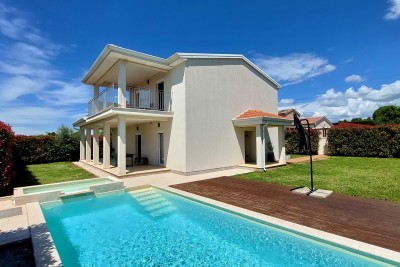 Poreč-okolica, samostojeća kuća površine 134 m2 s bazenom 1