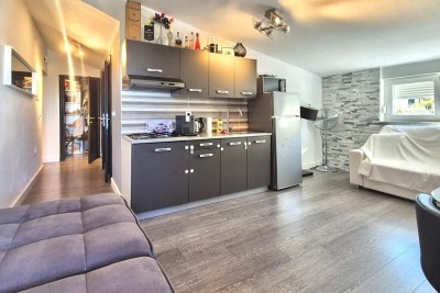 Funtana, namješteni stan od 41 m2 s pogledom na more 1