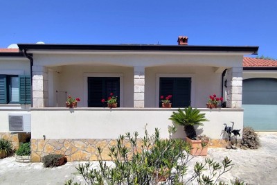 Istra, Poreč, samostojeća prizemnica površine 153 m2 s bazenom i garažom 5
