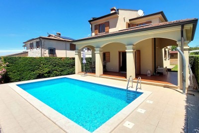 House with a swimming pool in the vicinity of Poreč 1