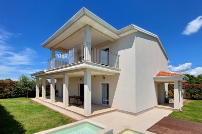 Poreč-okolica, samostojeća kuća površine 134 m2 s bazenom 2