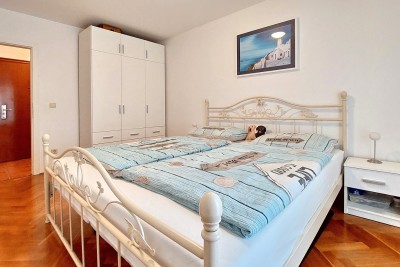 Möblierte Wohnung in Poreč, Fläche 49 m2, Meerblick, ca. 1 km vom Meer/Strand entfernt 2